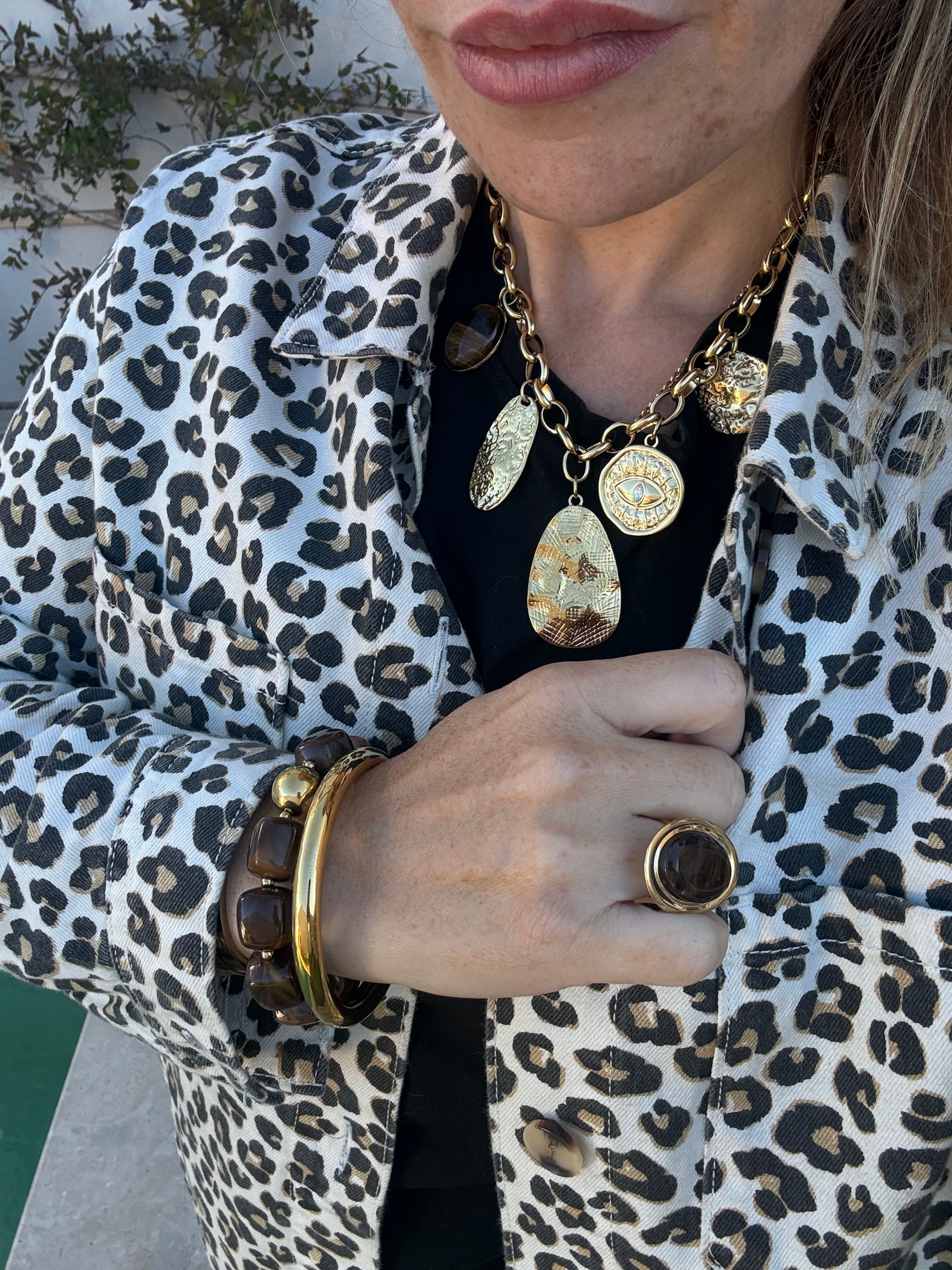Collier Ora